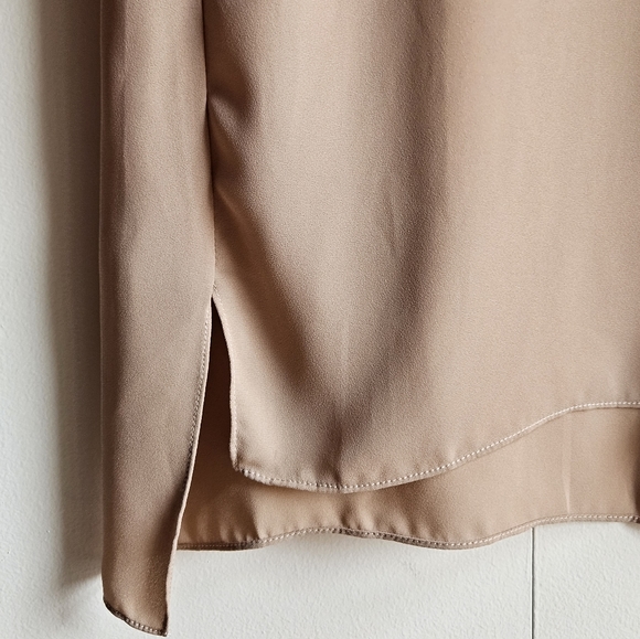 Olivaceous Collared V-Neck Blouse in Women's Small - Picture 10 of 16